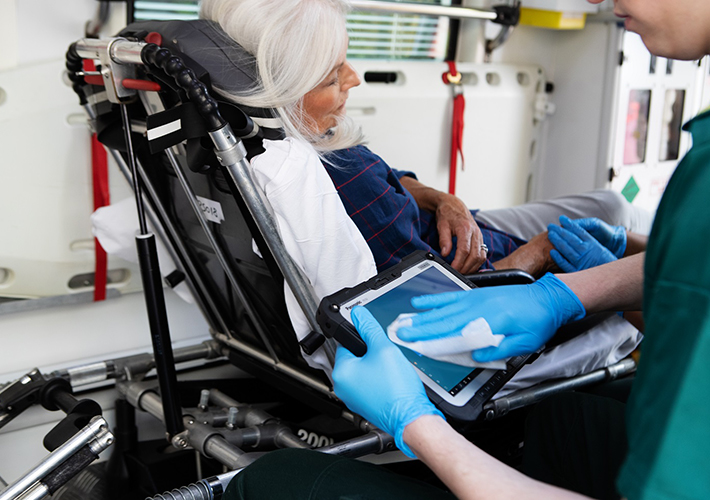 foto noticia TOUGHBOOK, UNA HERRAMIENTA ESENCIAL PARA EL PERSONAL SANITARIO A DOMICILIO.